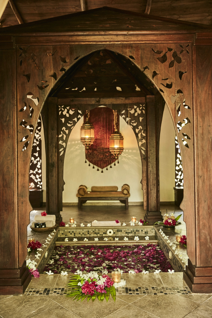 Отель Breezes Beach Club & Spa – Half Board