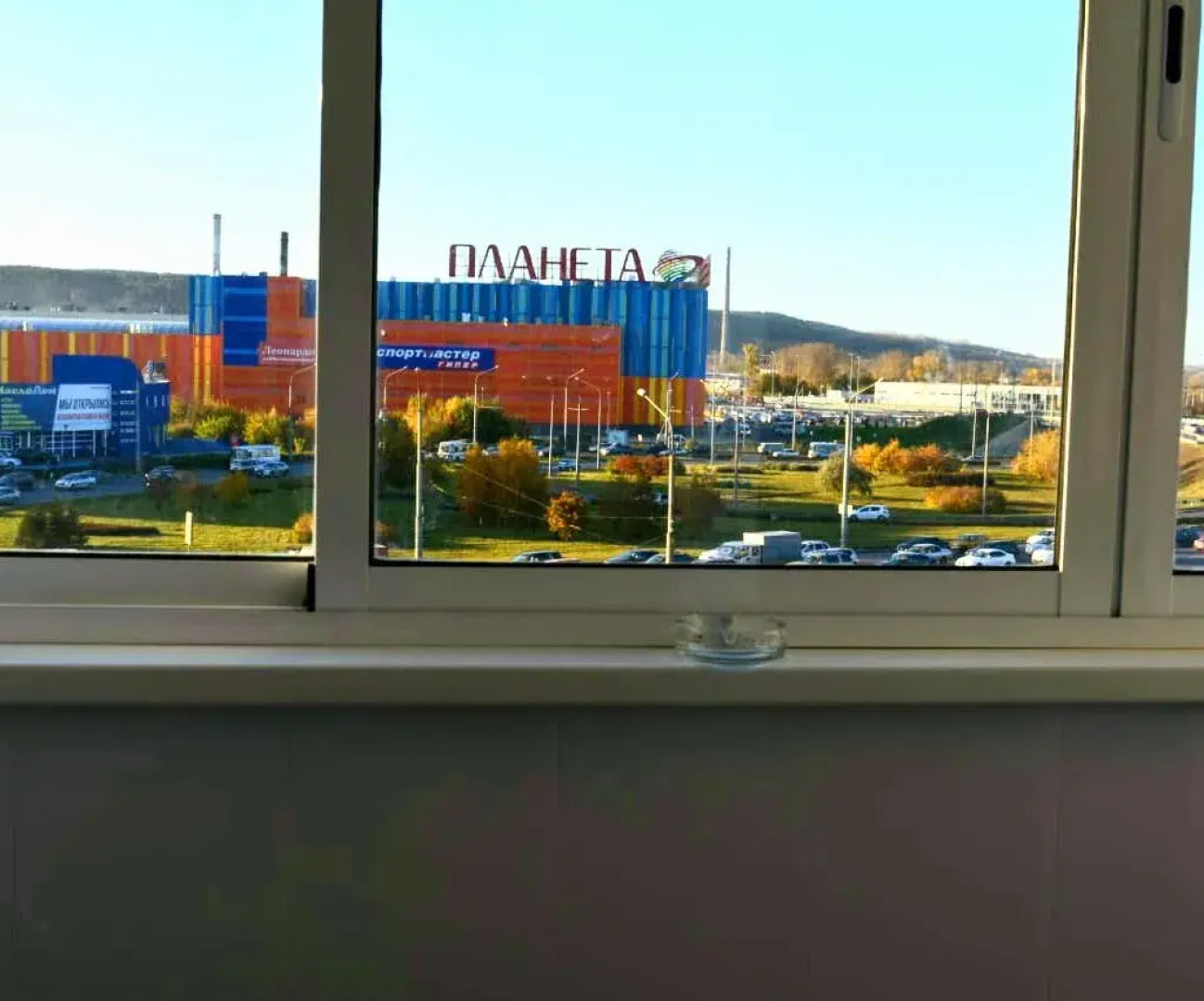 Квартира студия на Строителей с видом на ТЦ Планета