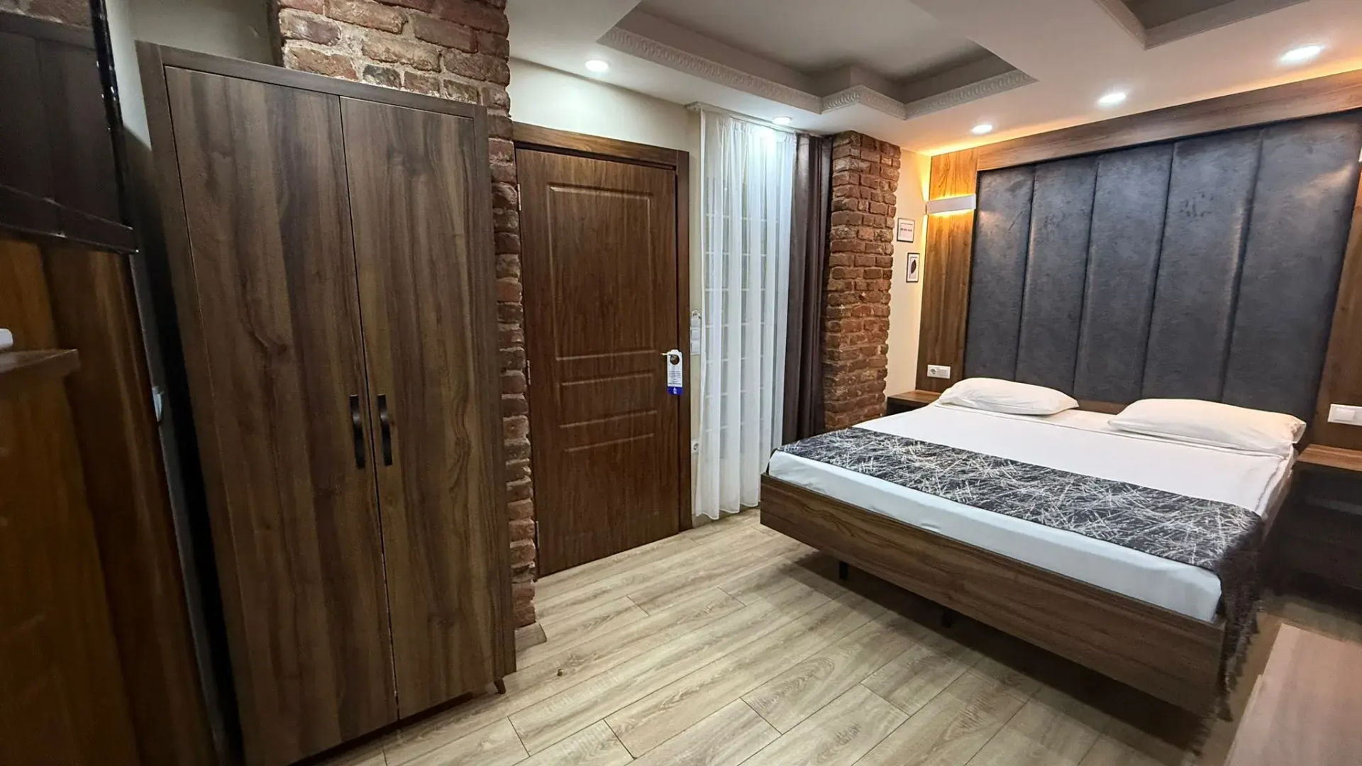 Отель Han Suite