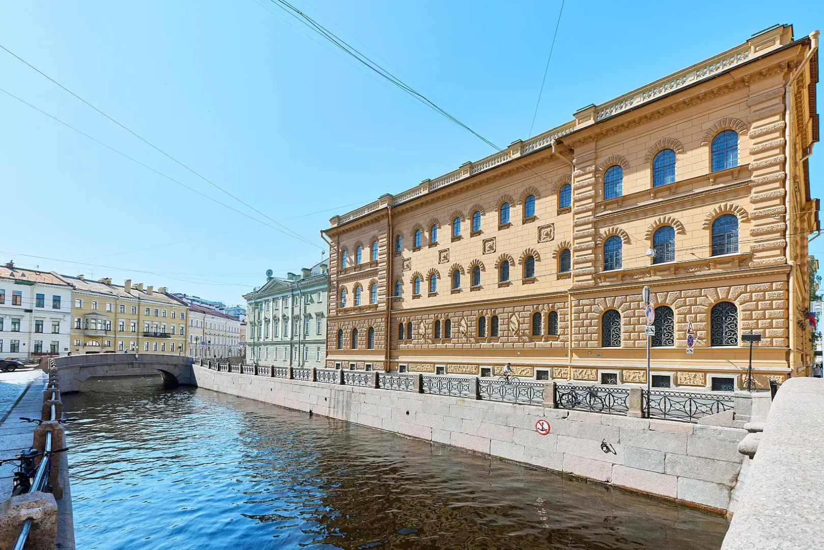 Квартира Orlov House с видом на крыши Петербурга