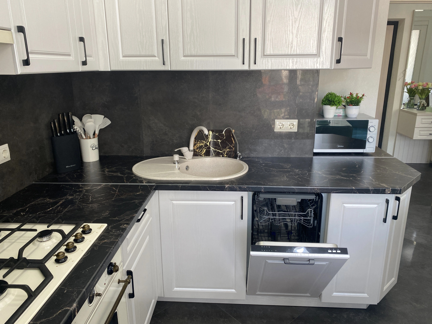 Апартаменты с Видом на Горы в Жк Изумрудный Город