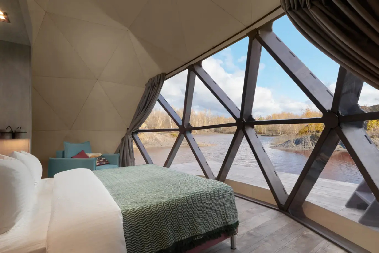 Отель Аномалия