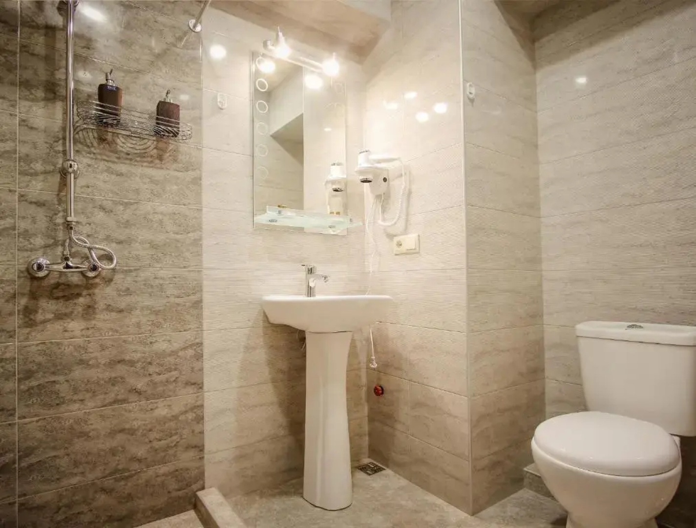 Отель Toma's House