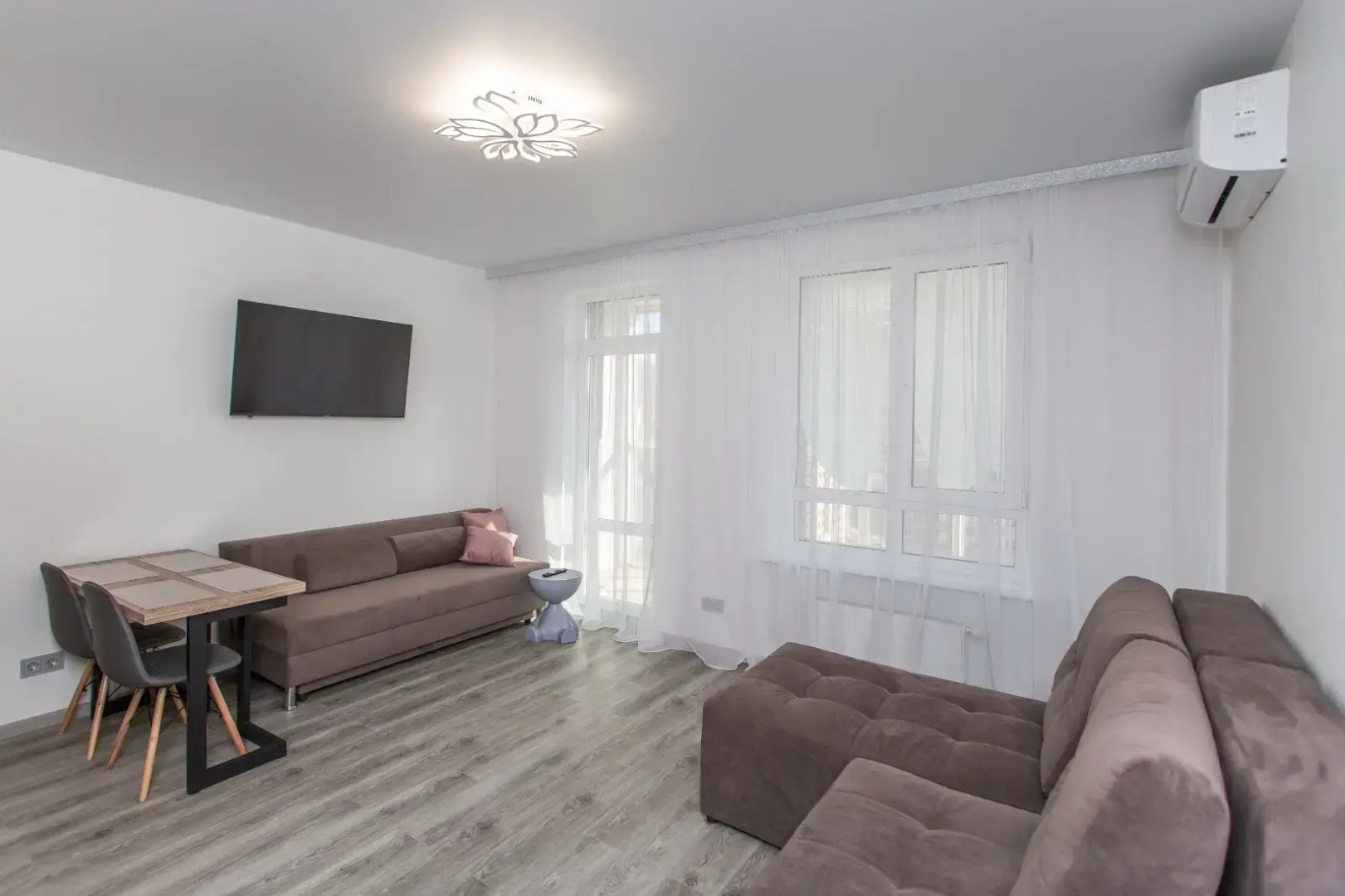 Квартира-студия уютная в новом доме