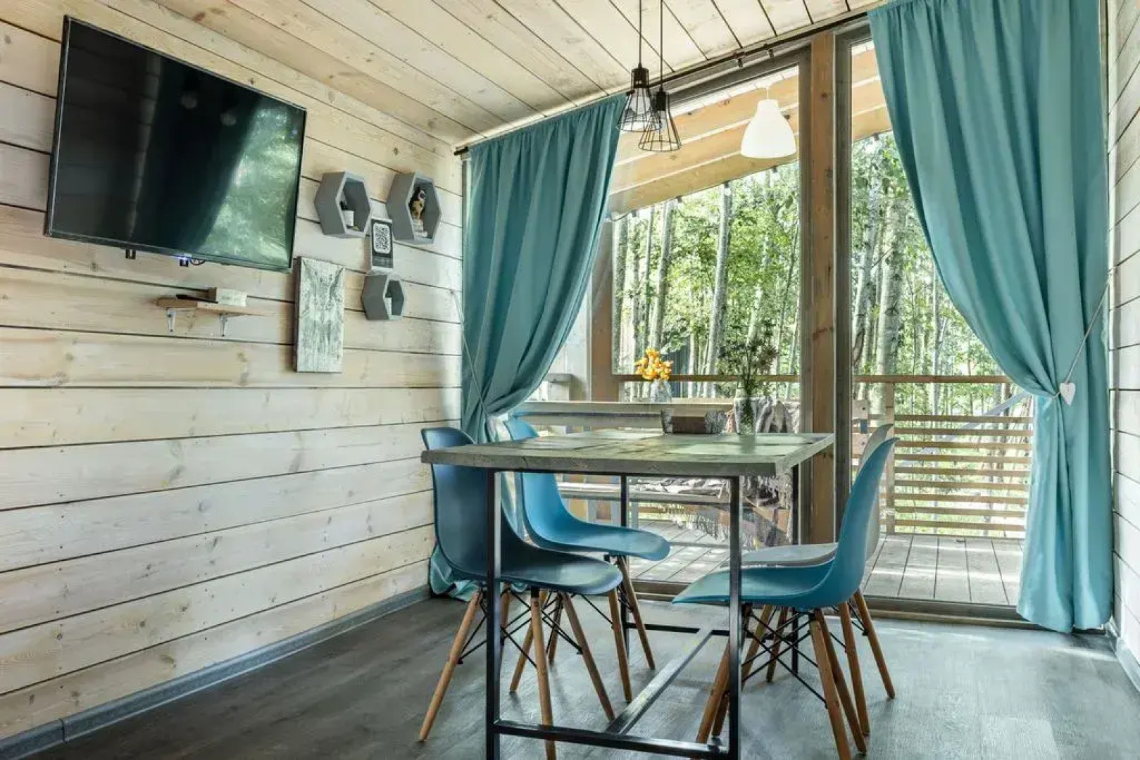 Частный дом у озера Кипень с баней, мангальной зоной и террасой