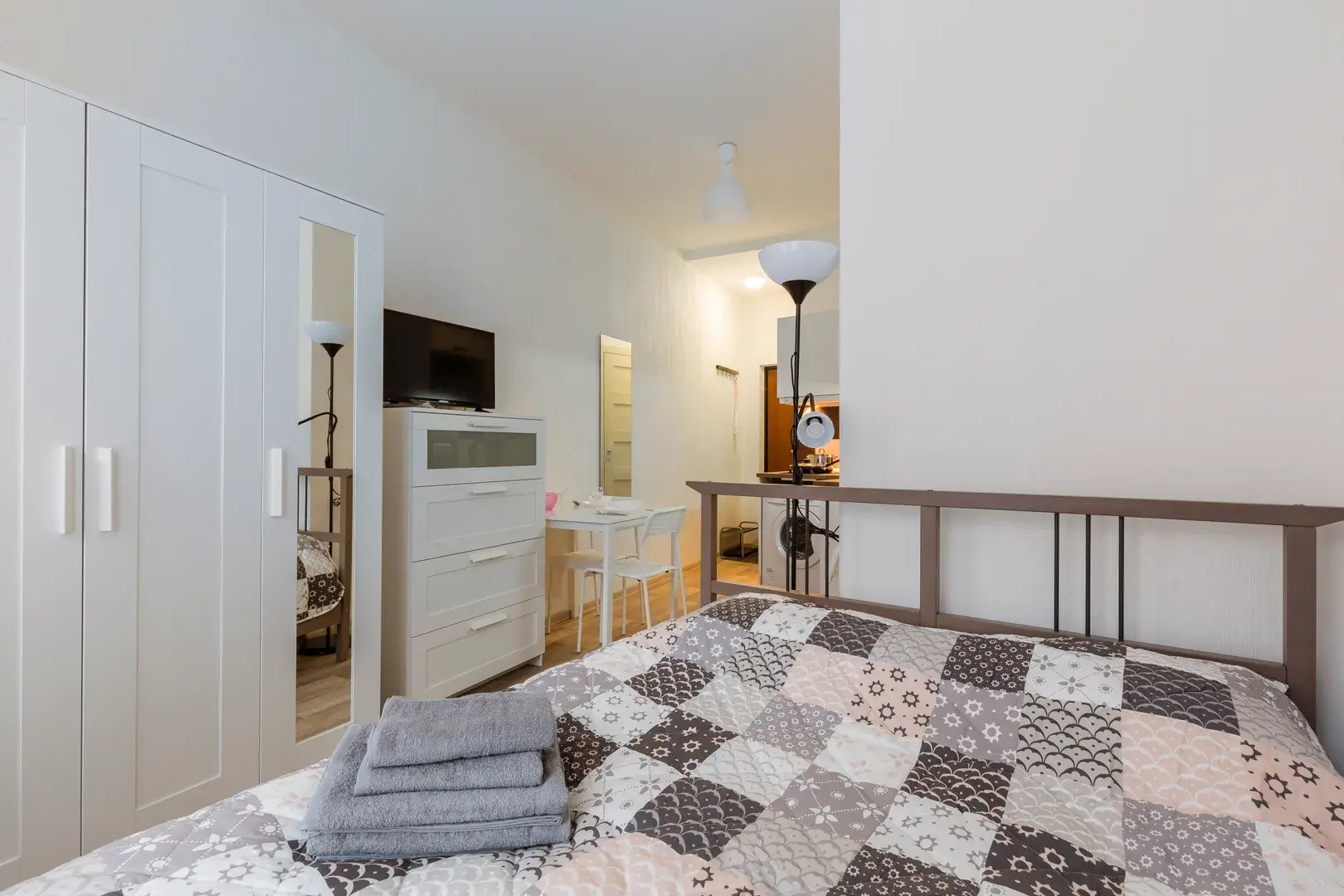 Квартира BombFlat с видом на город на Гривцова