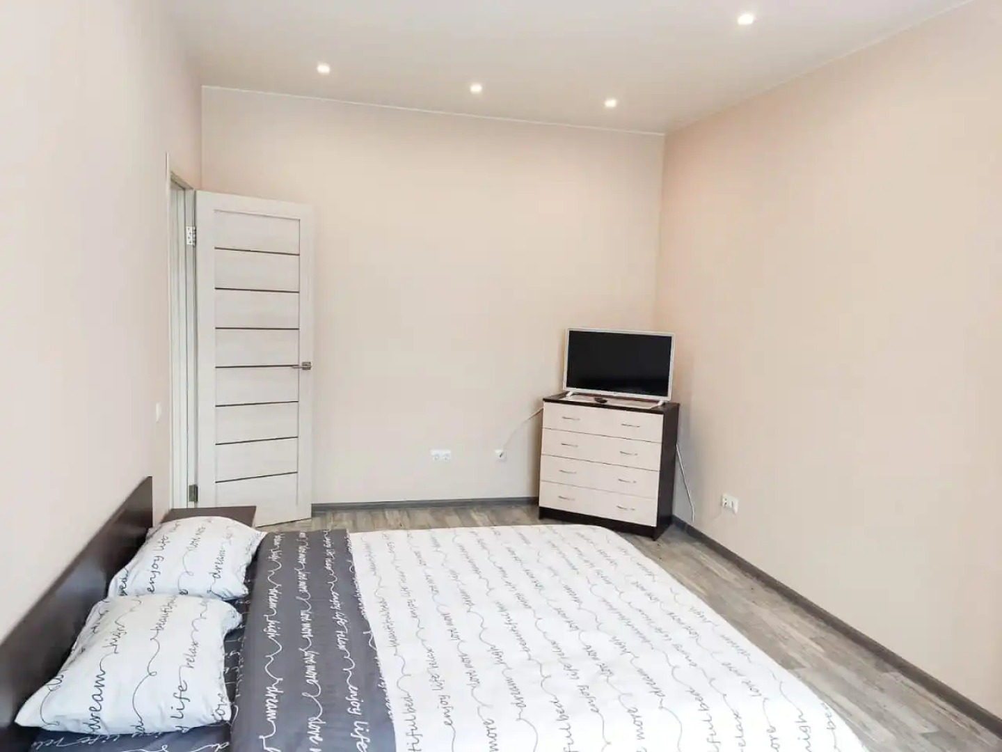 Апартаменты Квартира AlexHome РП Свердловский Молодежная