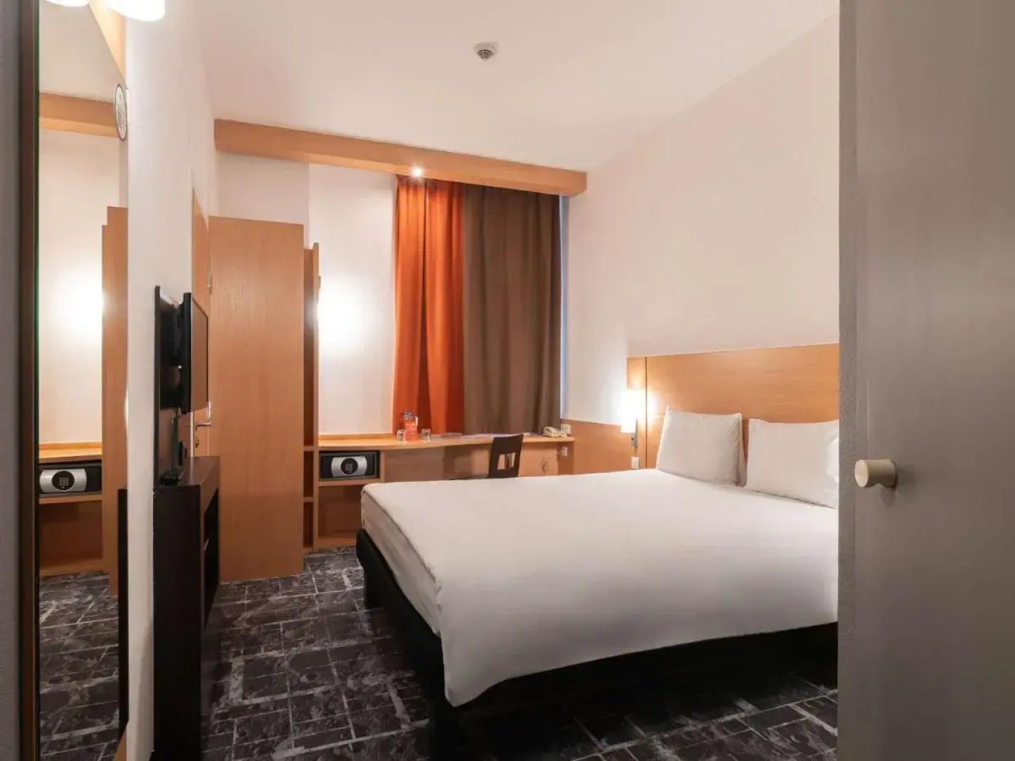 Отель Ibis Астана