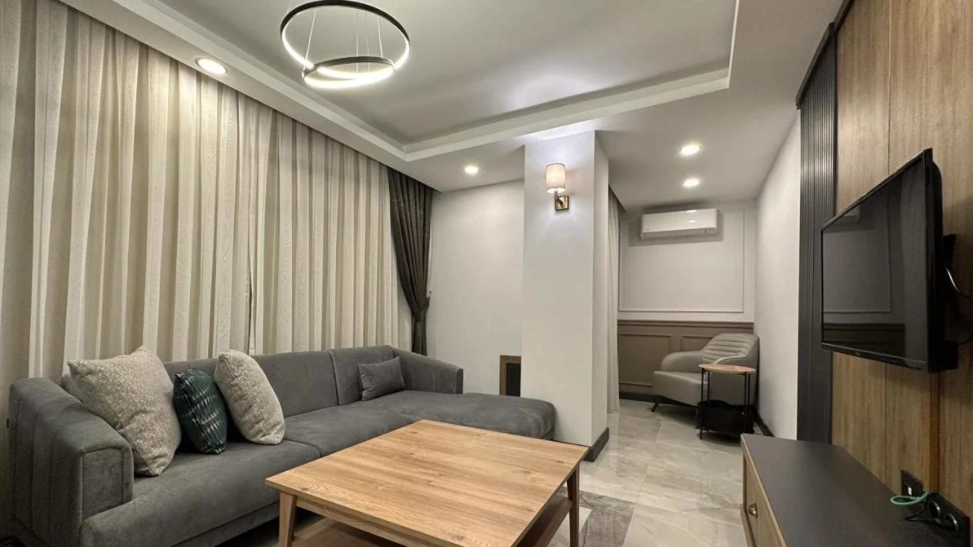 Отель Quality Gold Suite