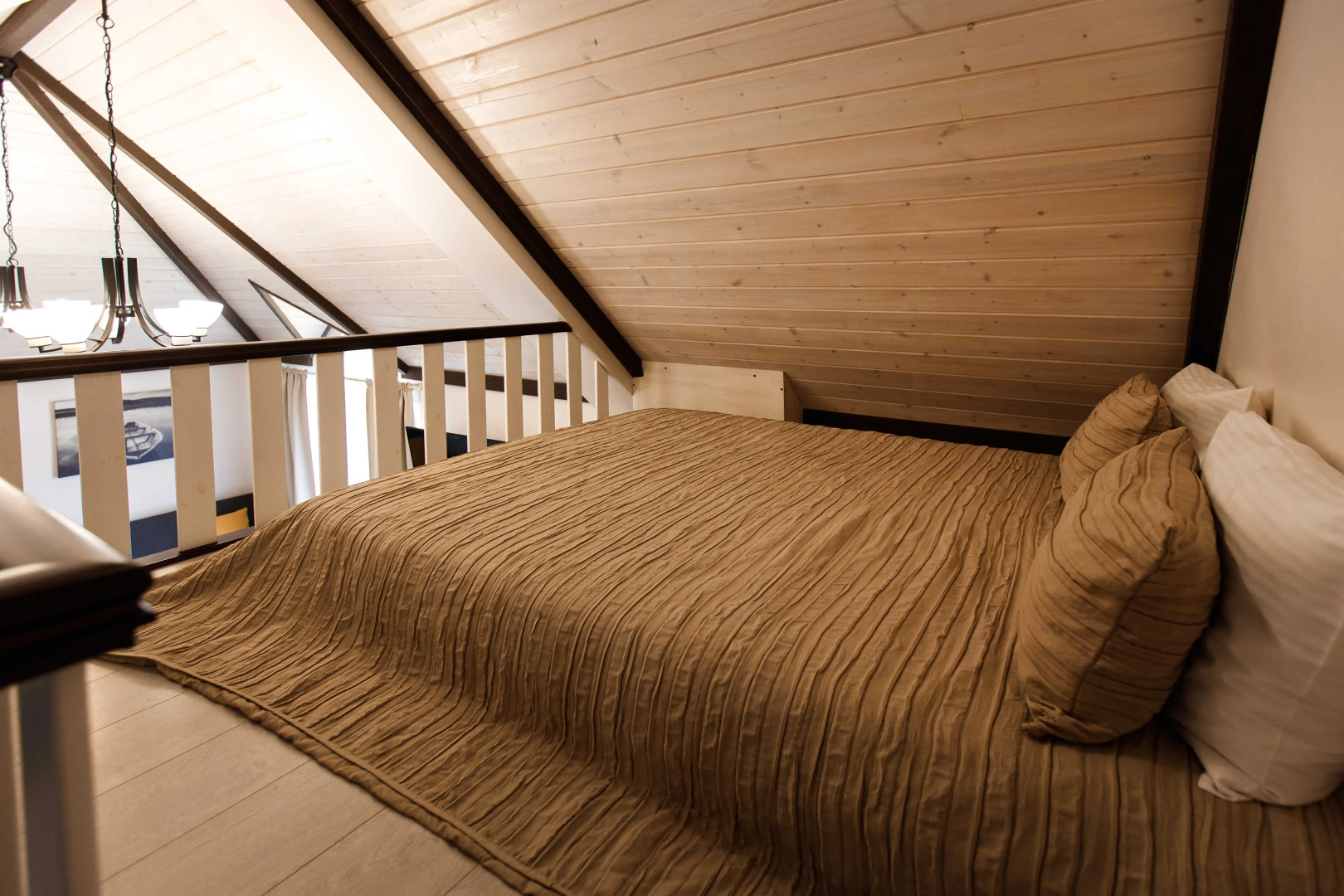 Апартаменты двухуровневые с балконом