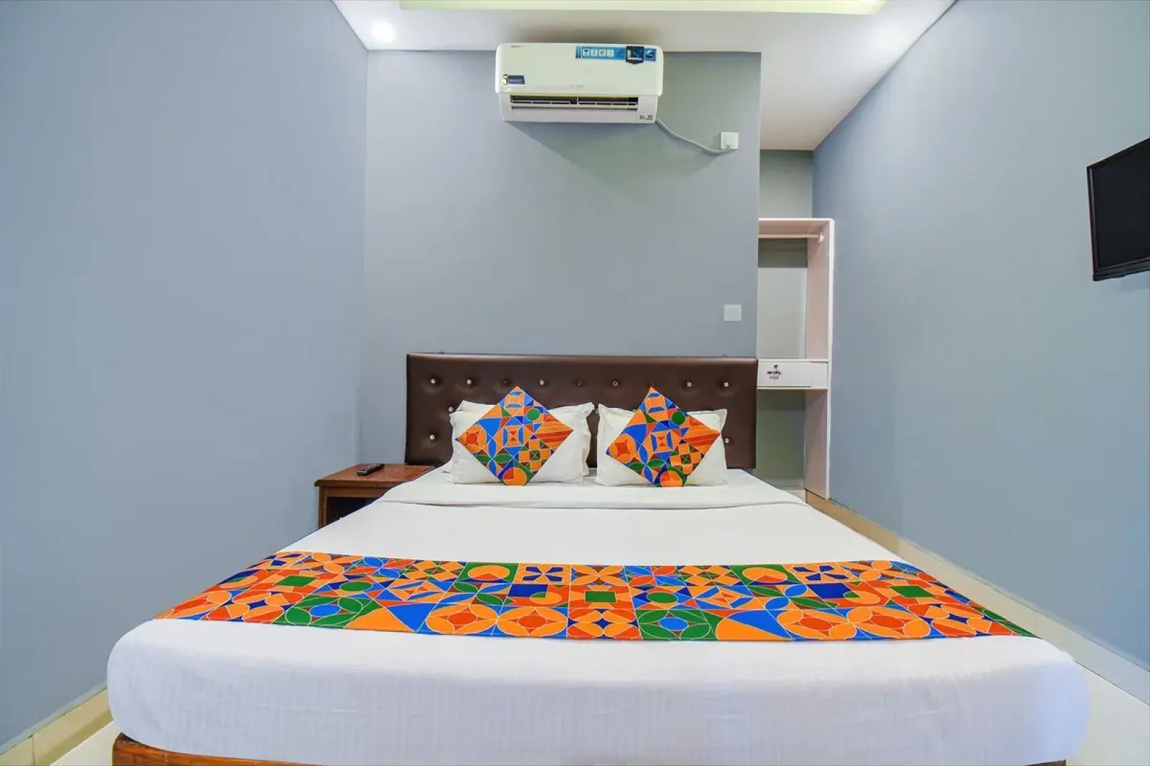 Hotel YogiTree beach Resort & Cafe