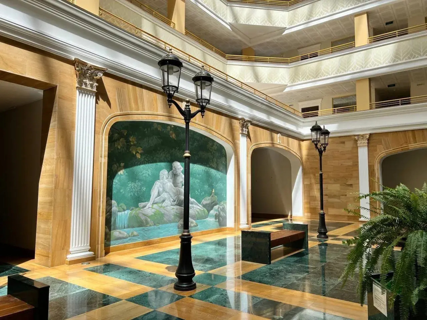 Апартаменты на Ялтинской улице, 12А. ЖК «Шато Лувр»