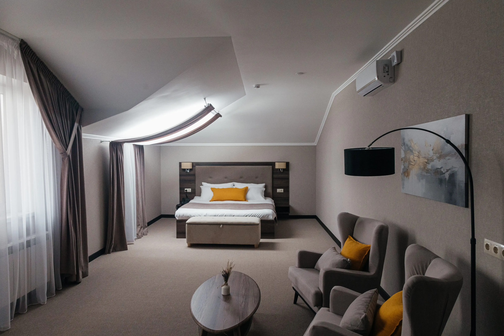 Отель Alex Royal