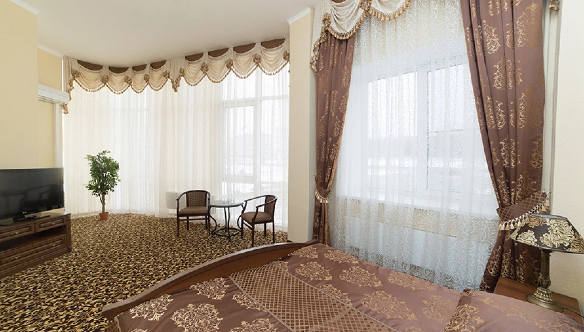 Отель Лидер