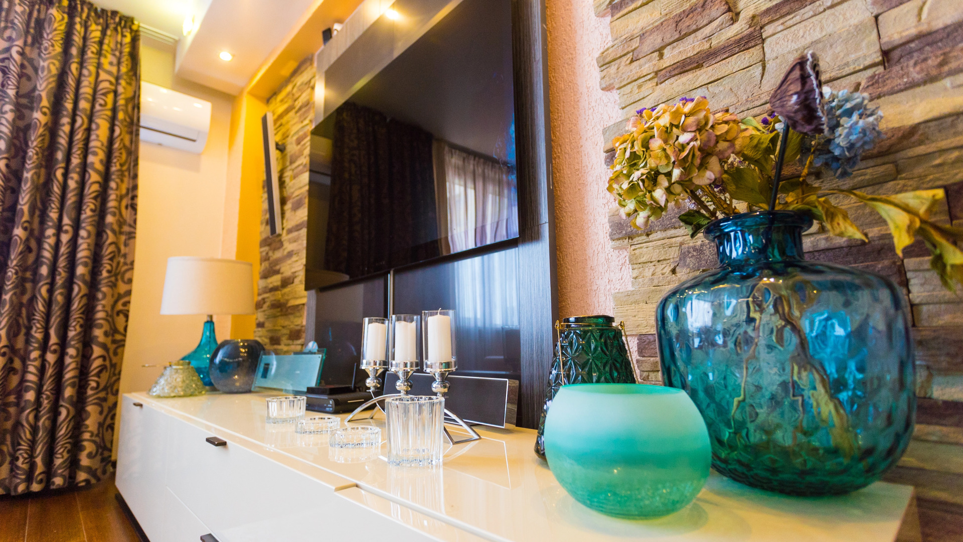 Апартаменты Центр города в 5 минутах езды размещение 12 мест, сауна, кондиционер