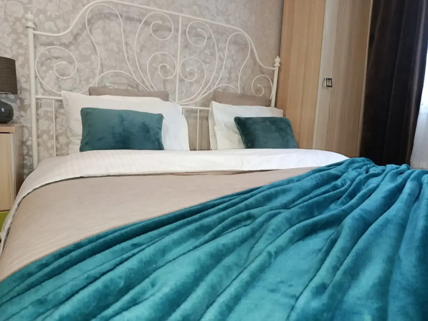 Апартаменты Квартира AlexHome РП Свердловский Строителей 9