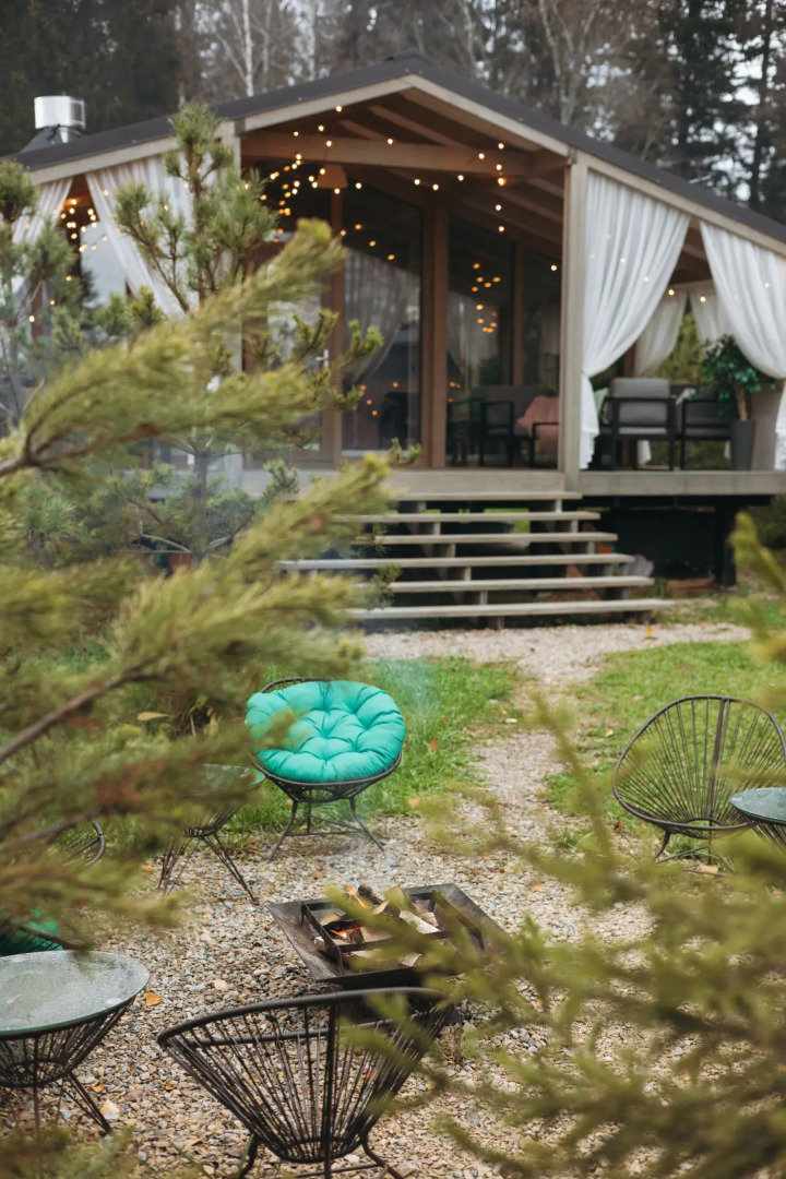 Частный дом с баней бочкой у воды и леса