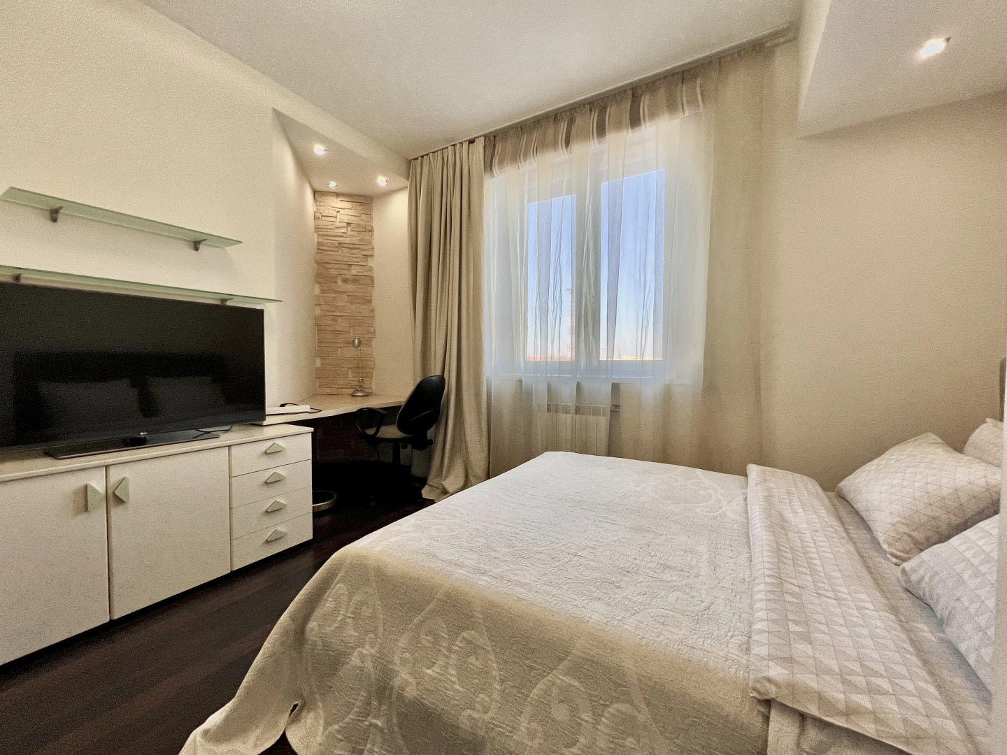 Апартаменты 4 комнатные Vip пр-т Независимости 30 Центр