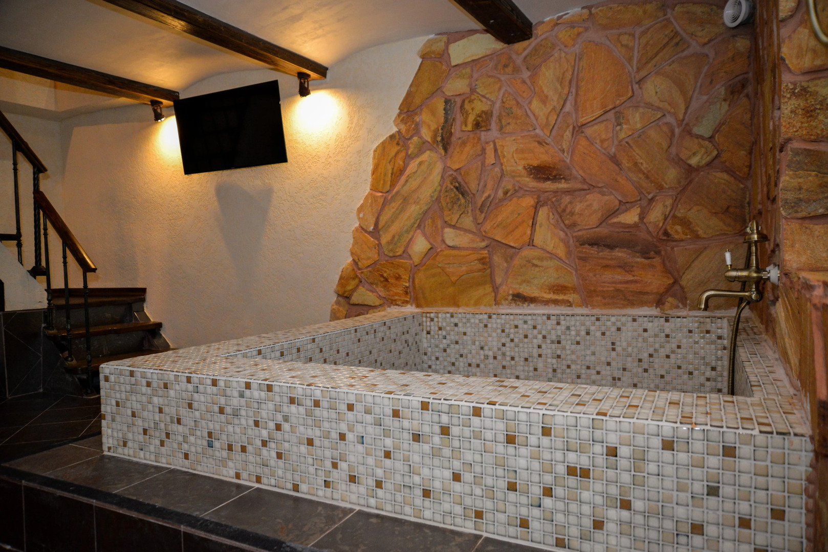 Квартира Лофт «Дубовая лестница»