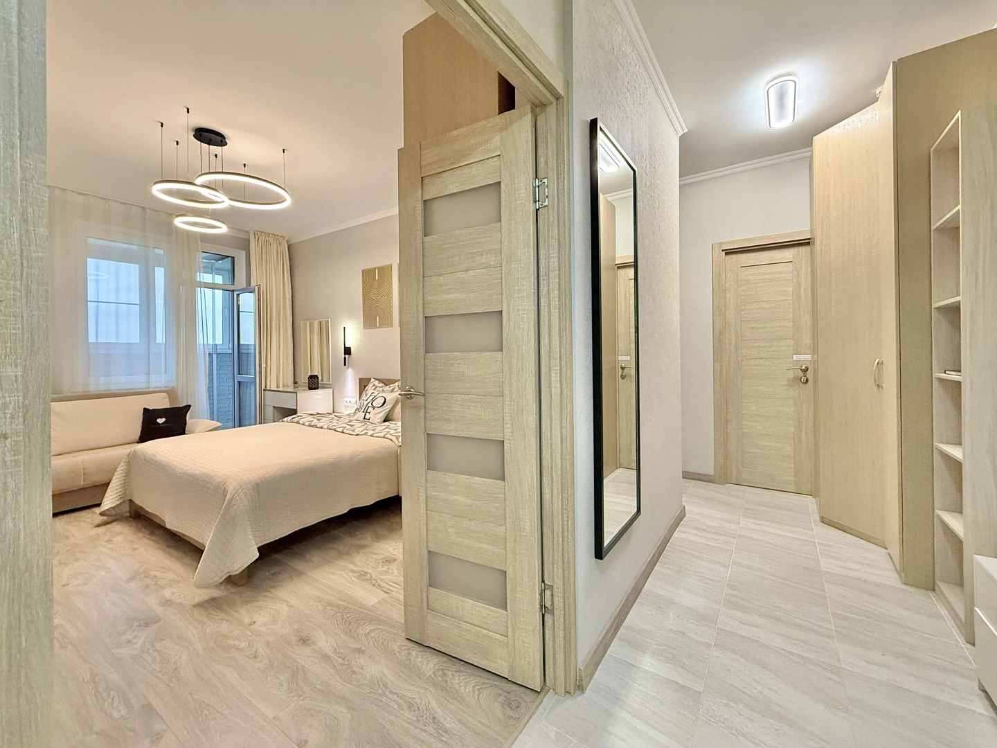 Жилое помещение 2-к квартира у метро Молодежная с яркими закатами