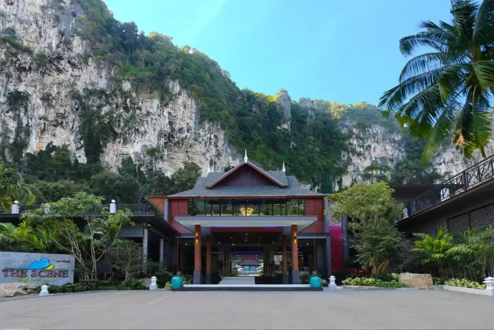 Отель The Scene Cliff View Villas