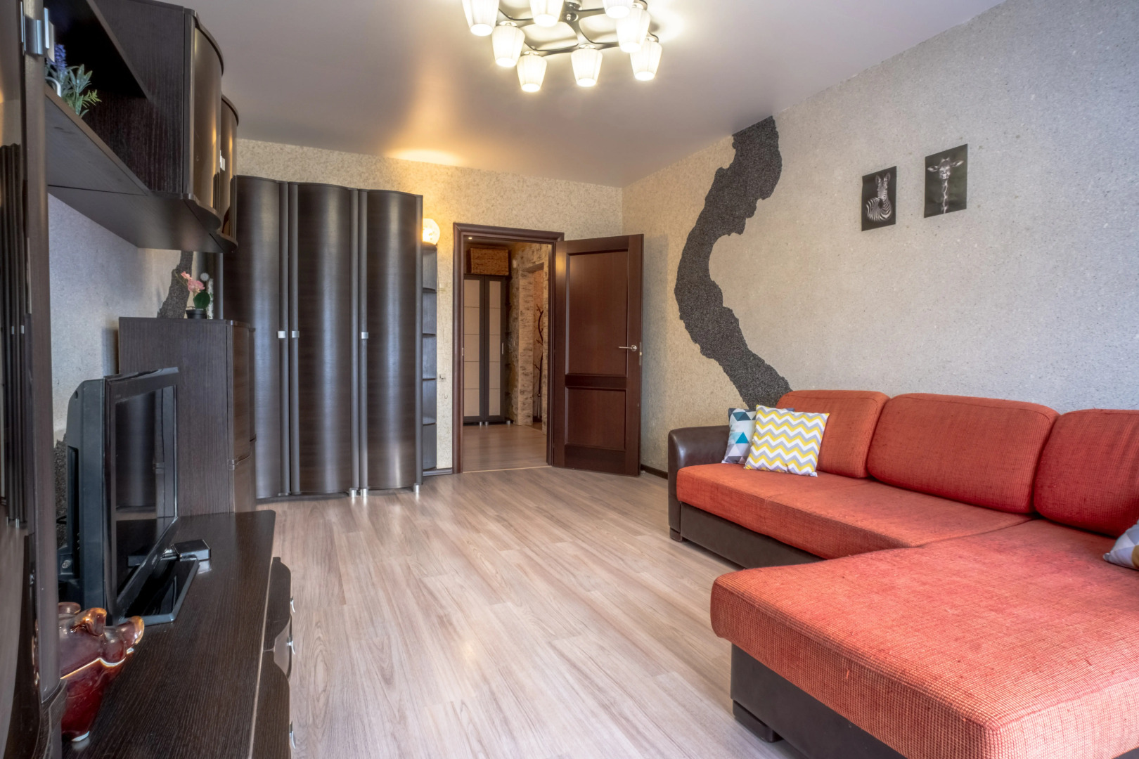 Квартира большая двухкомнатная в отличном районе