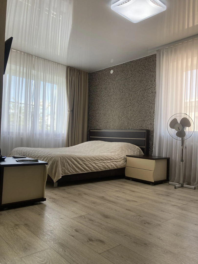 Апартаменты на площади Ленина