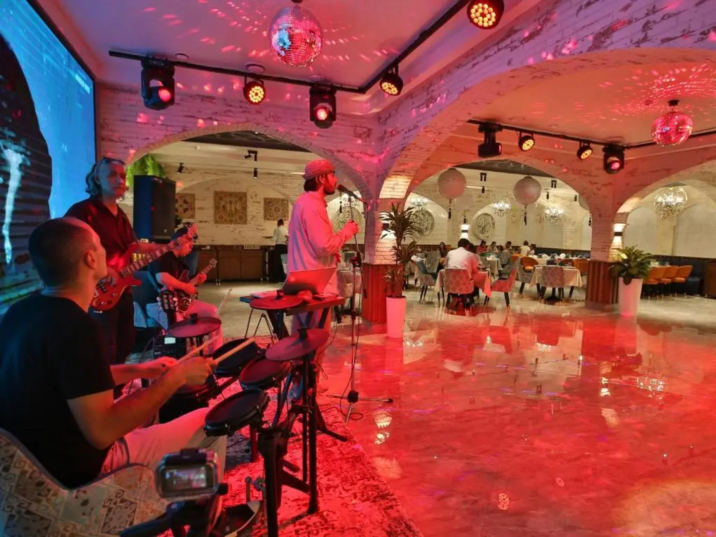 Отель Paradise Plaza Luxury