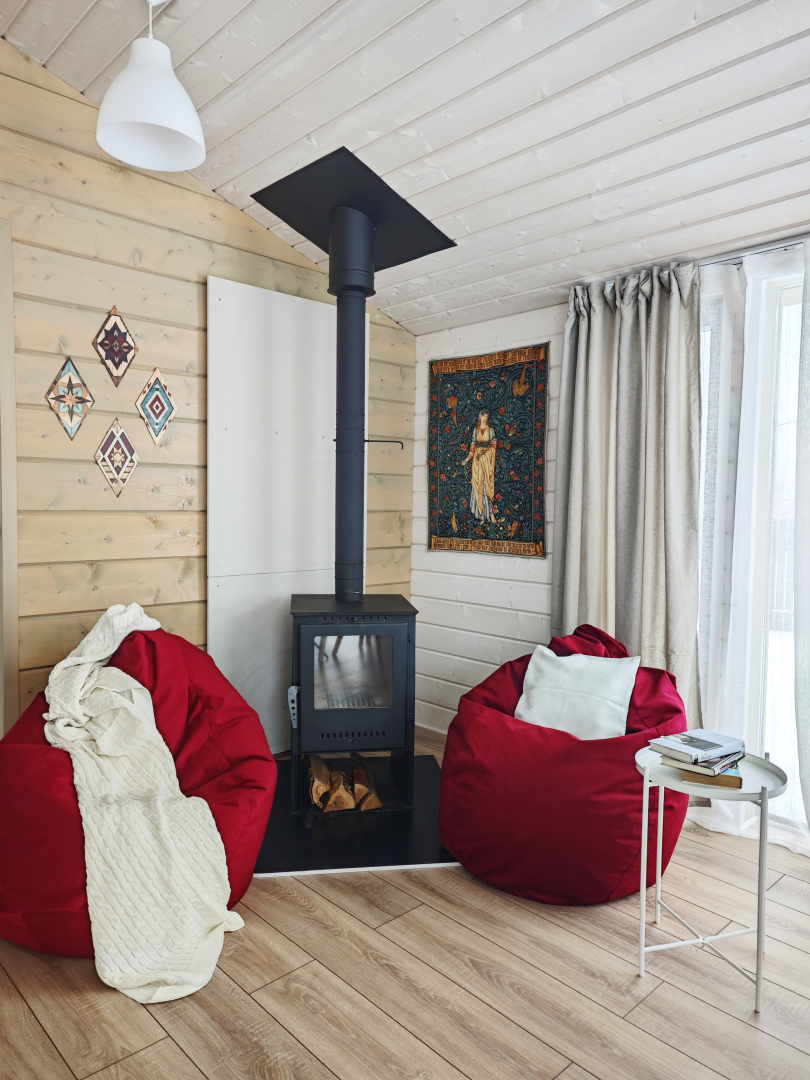 Частный дом с баней и камином