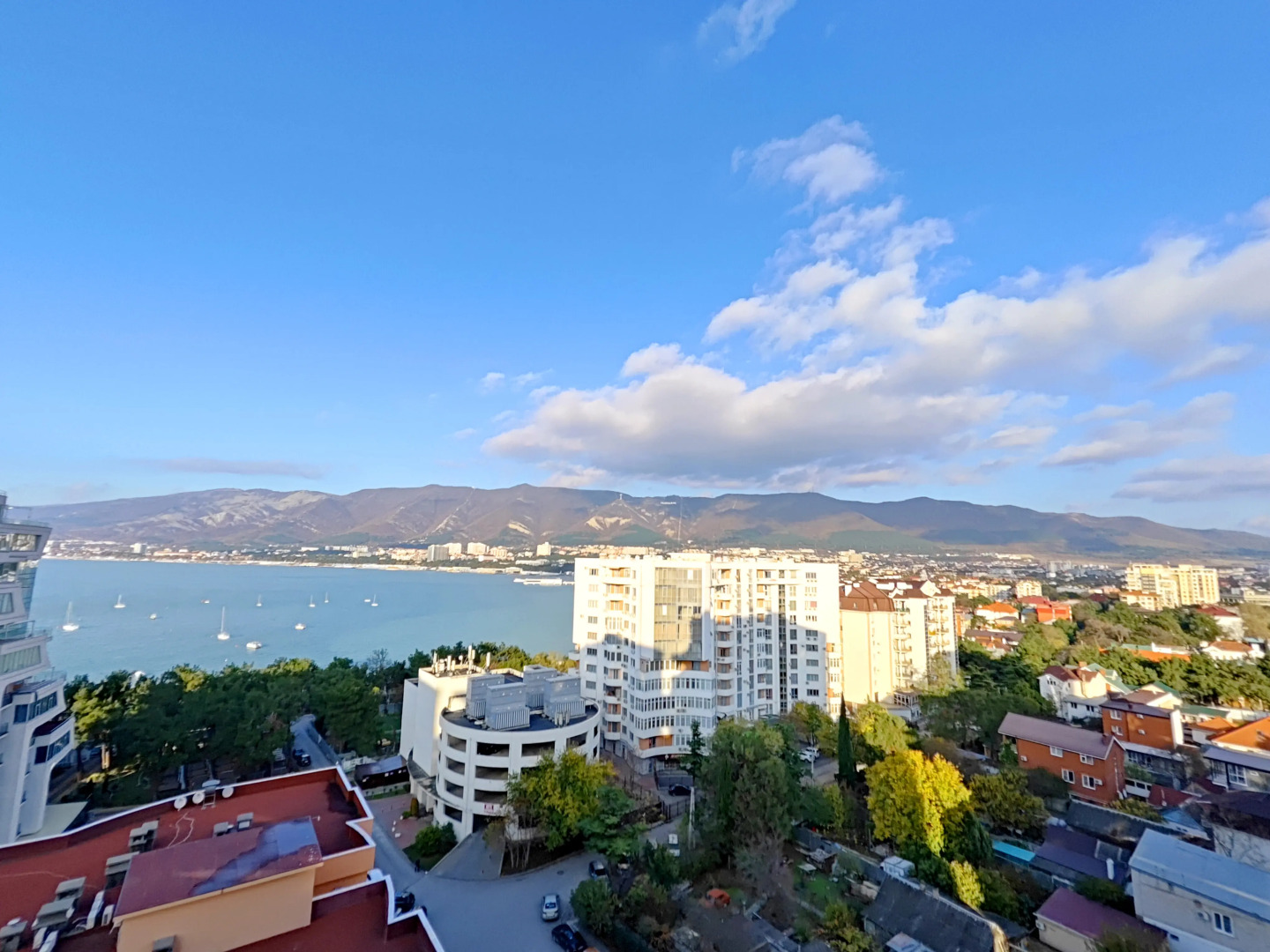 Апартаменты Двухкомнатная Квартира с Видом на Геленджикскую Бухту