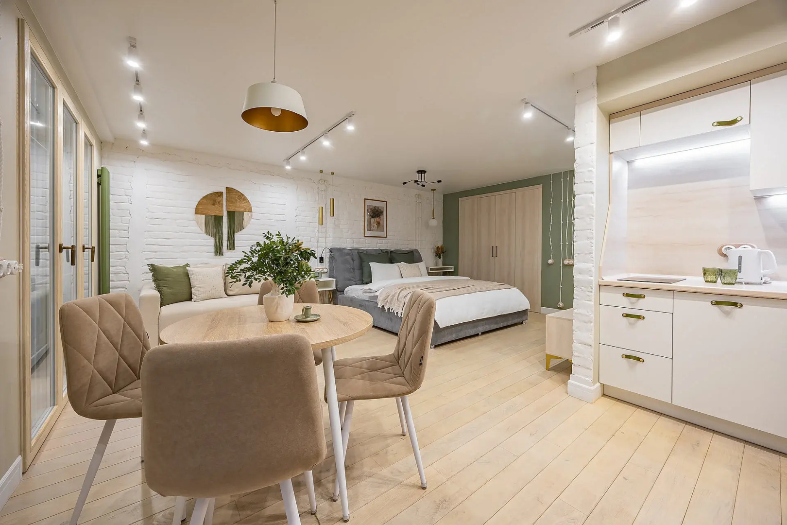 Апартаменты в Центре на Невзоровых 7 Сова-Дом