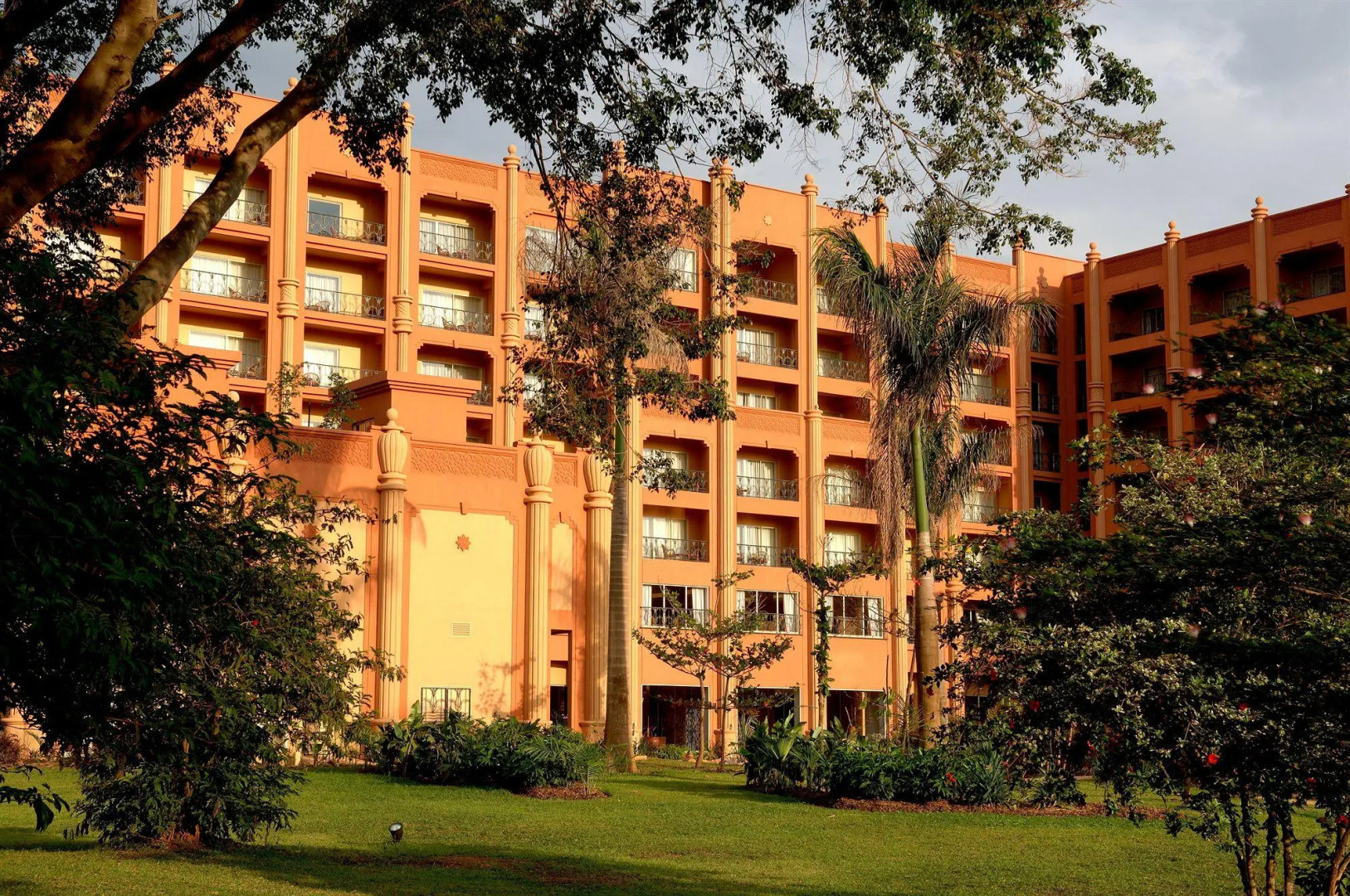 Отель Kampala Serena