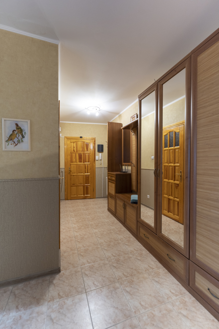 Квартира Двухкомнатная вид на Ботанический сад на 2 этаже