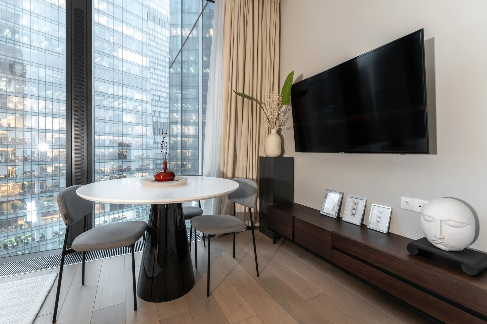 Апартаменты Апарт с Угловой Спальней с Панорамной Ванной