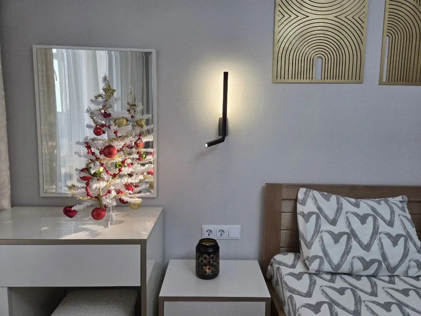 Жилое помещение 2-к квартира у метро Молодежная с яркими закатами