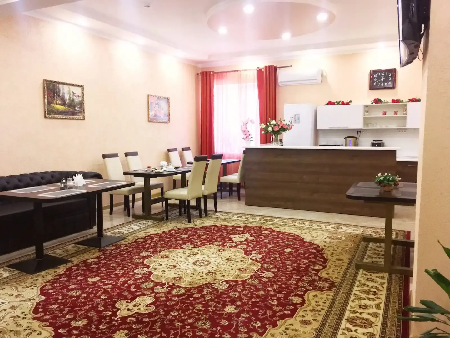 Отель Джулия