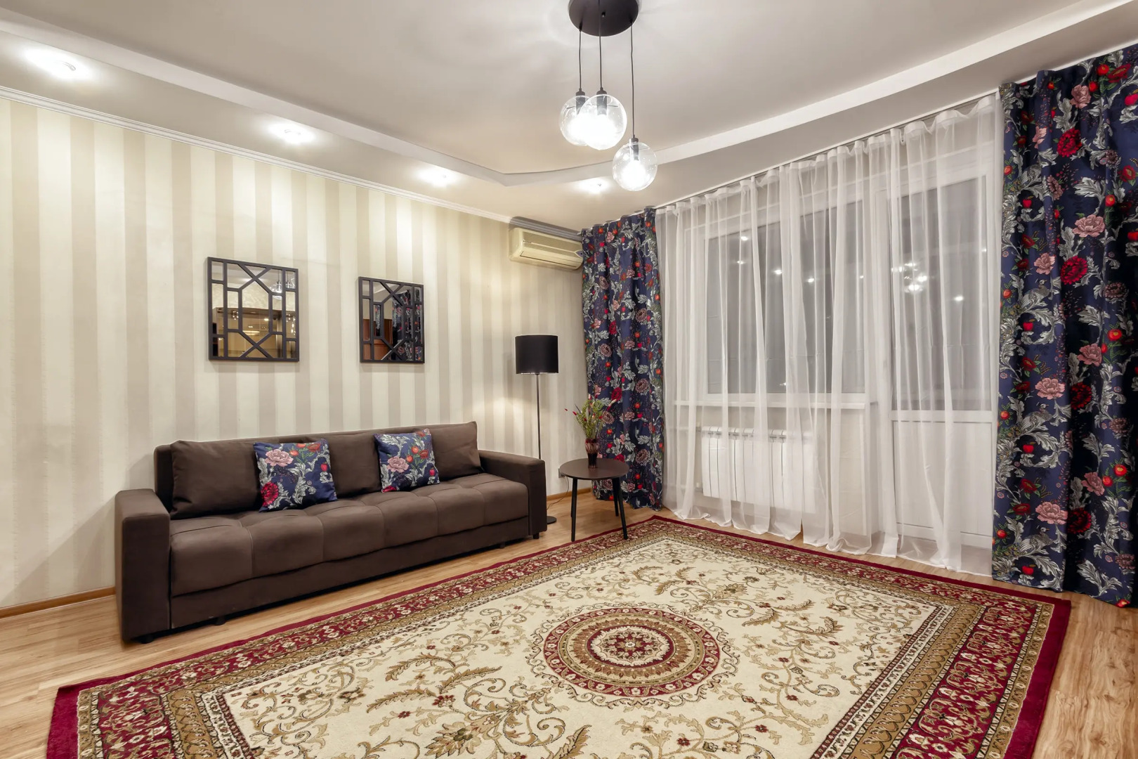 Апартаменты 01 Самый центр. Идеально для командированных и туристов.