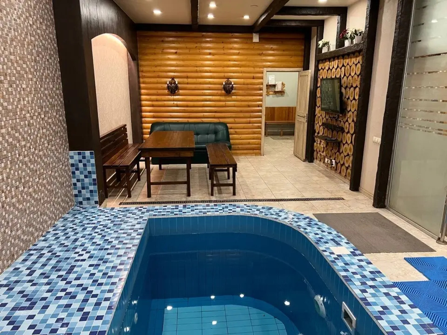 Отель Гостиничный комплекс Аквилон