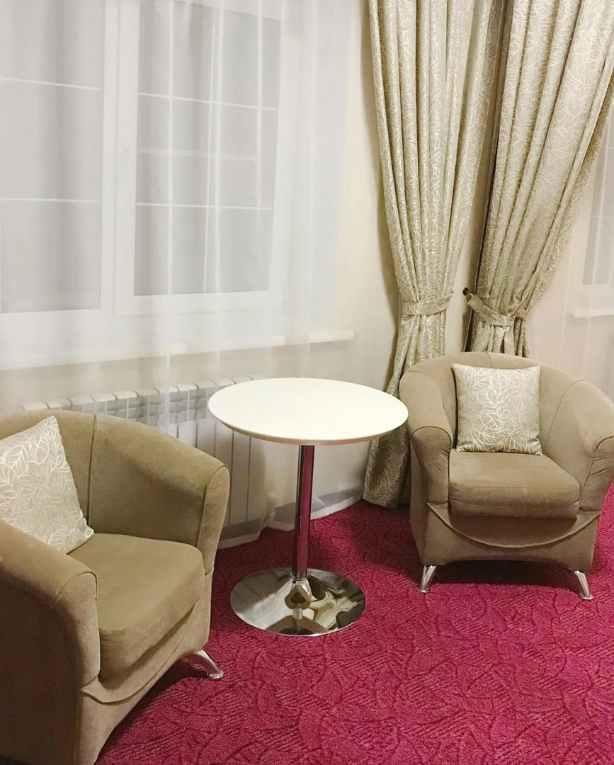 Отель Корона