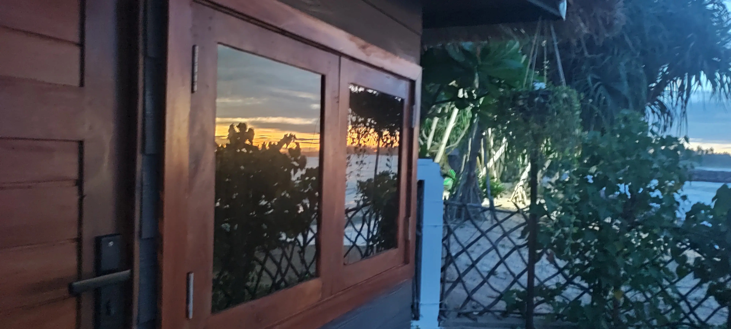 Мини-отель Tomorrowland Beach Villas & Fisherman's Wharf Restaurant