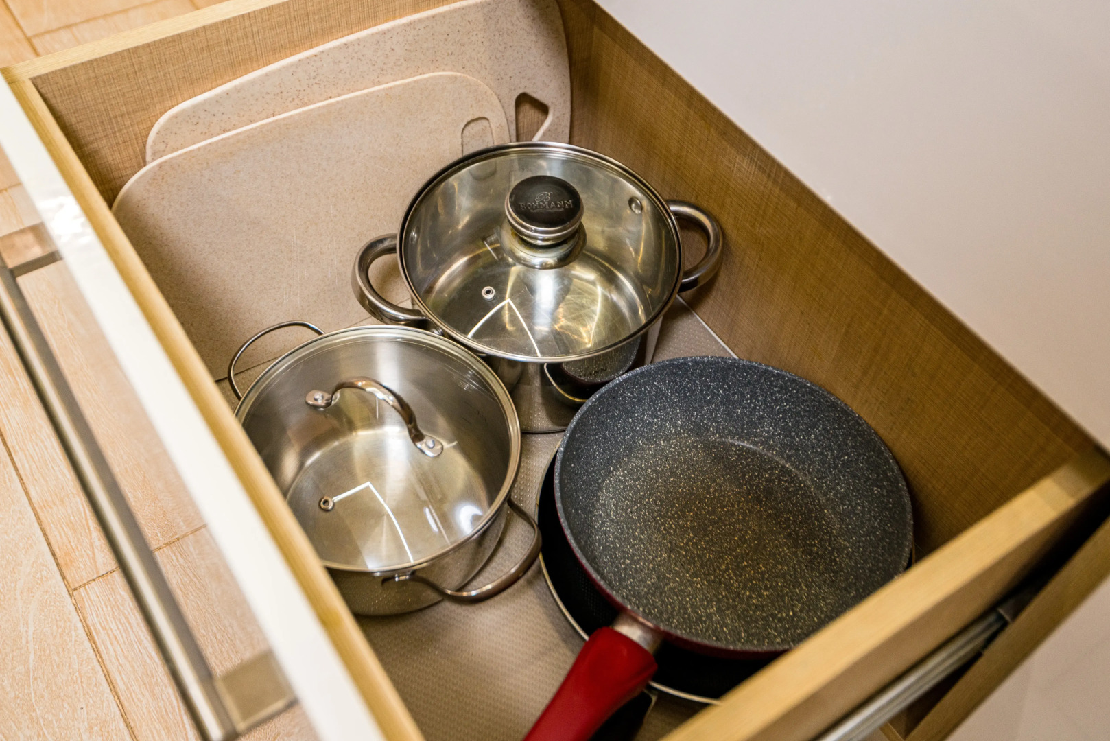 Квартира 1-к у залива на Маркова 8/1 от RentAp, 4 сп.места