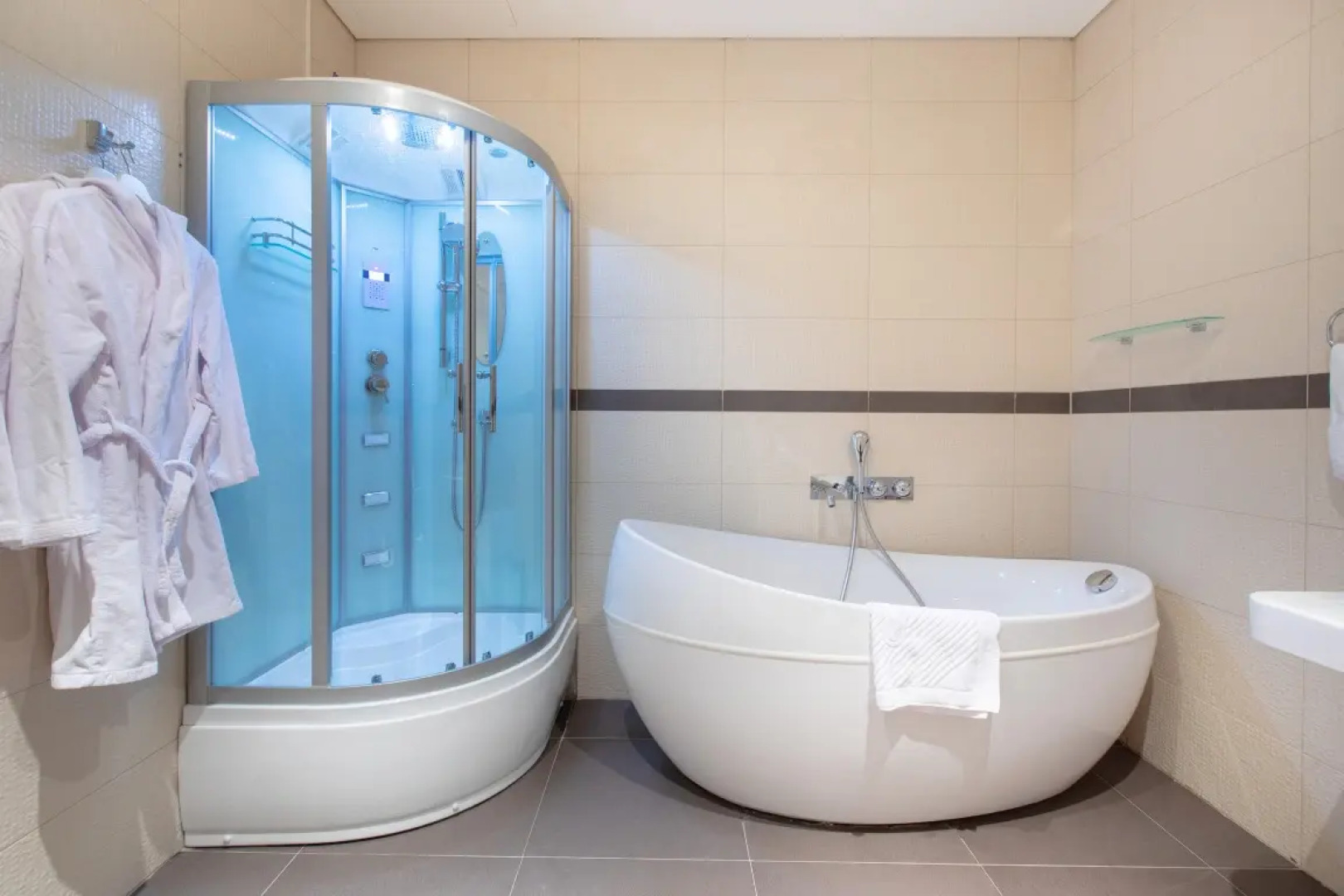 Rockmond 64 Junior Suite 4