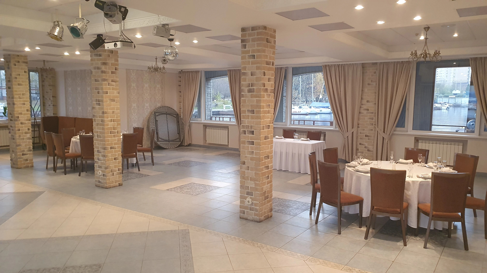 Отель ПлавОтель