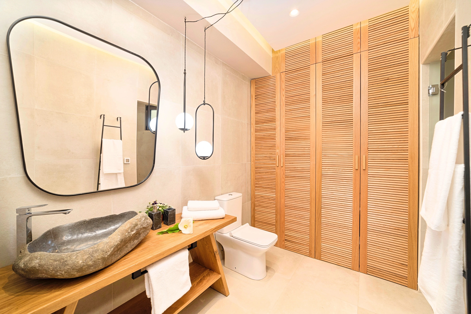 Вилла Blue Lake Heated Pool