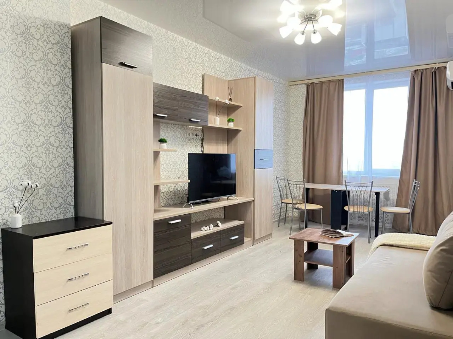 Апартаменты Уютные 3-комнатные на Июльских Днях 1к1