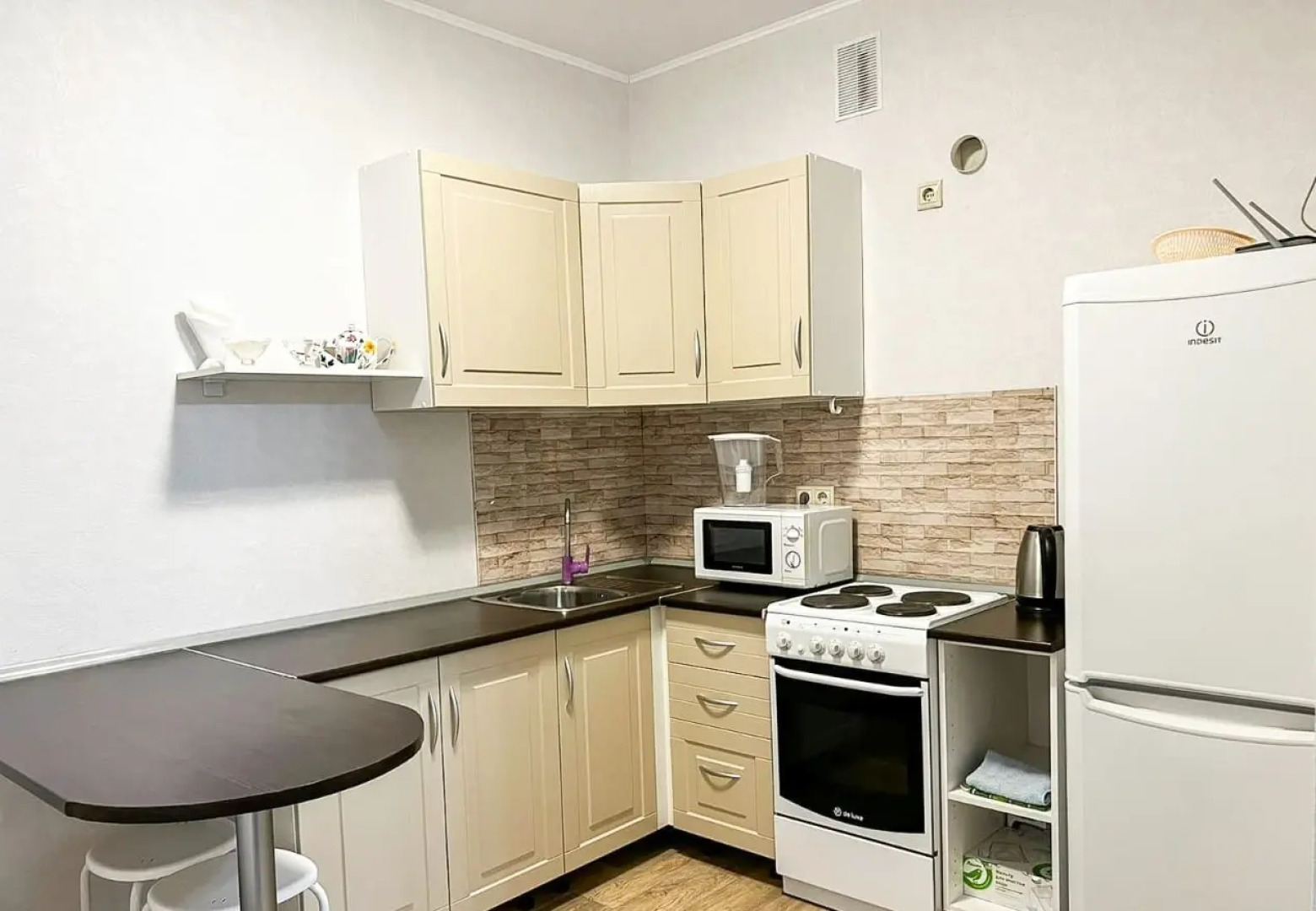 Апартаменты Квартира AlexHome РП Свердловский Строителей 9