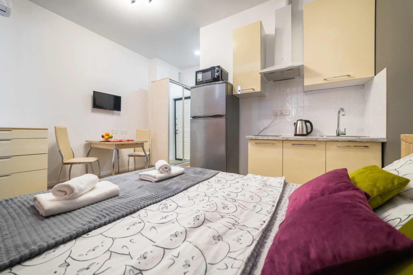 Апартаменты Просторная студия с балконом и видом на горы