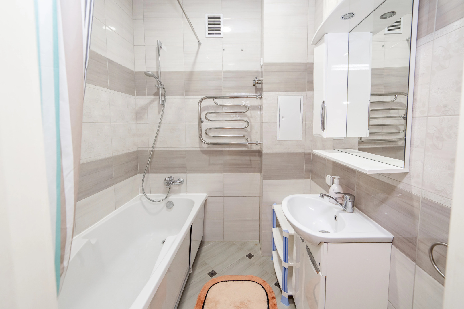 Апартаменты BelaTravel по адресу: Красная 18