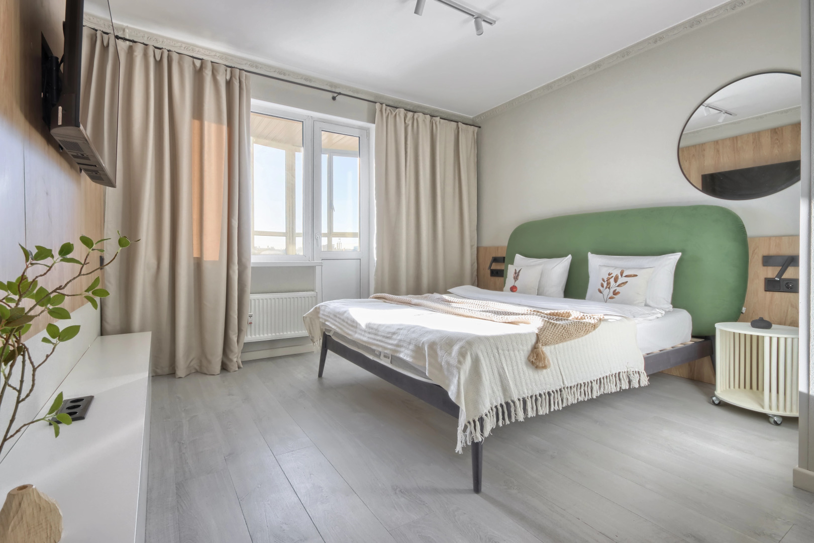 Апартаменты MyhomeYourhome на Большеохтинском пр-те 15к2