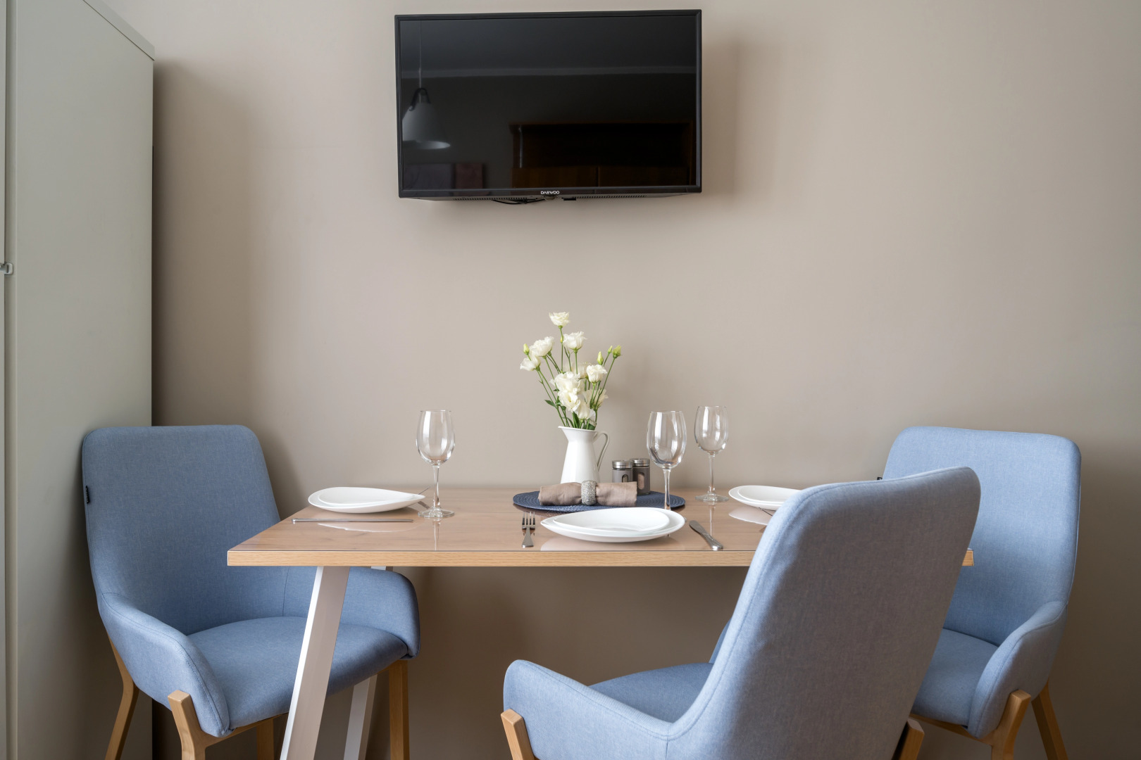 Квартира Просторная с зоной отдыха на балконе последнего этажа с видом на тихий двор